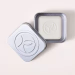 Puzdro na tuhý šampón alebo odličovač